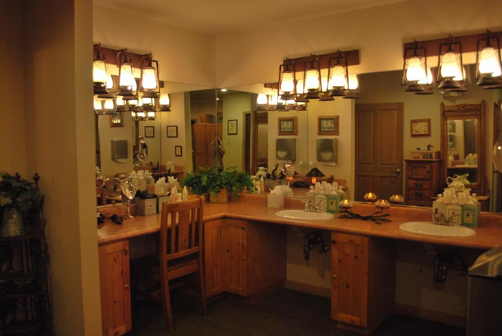 Double Eagle Resort And Spa June Lake Bagian luar foto