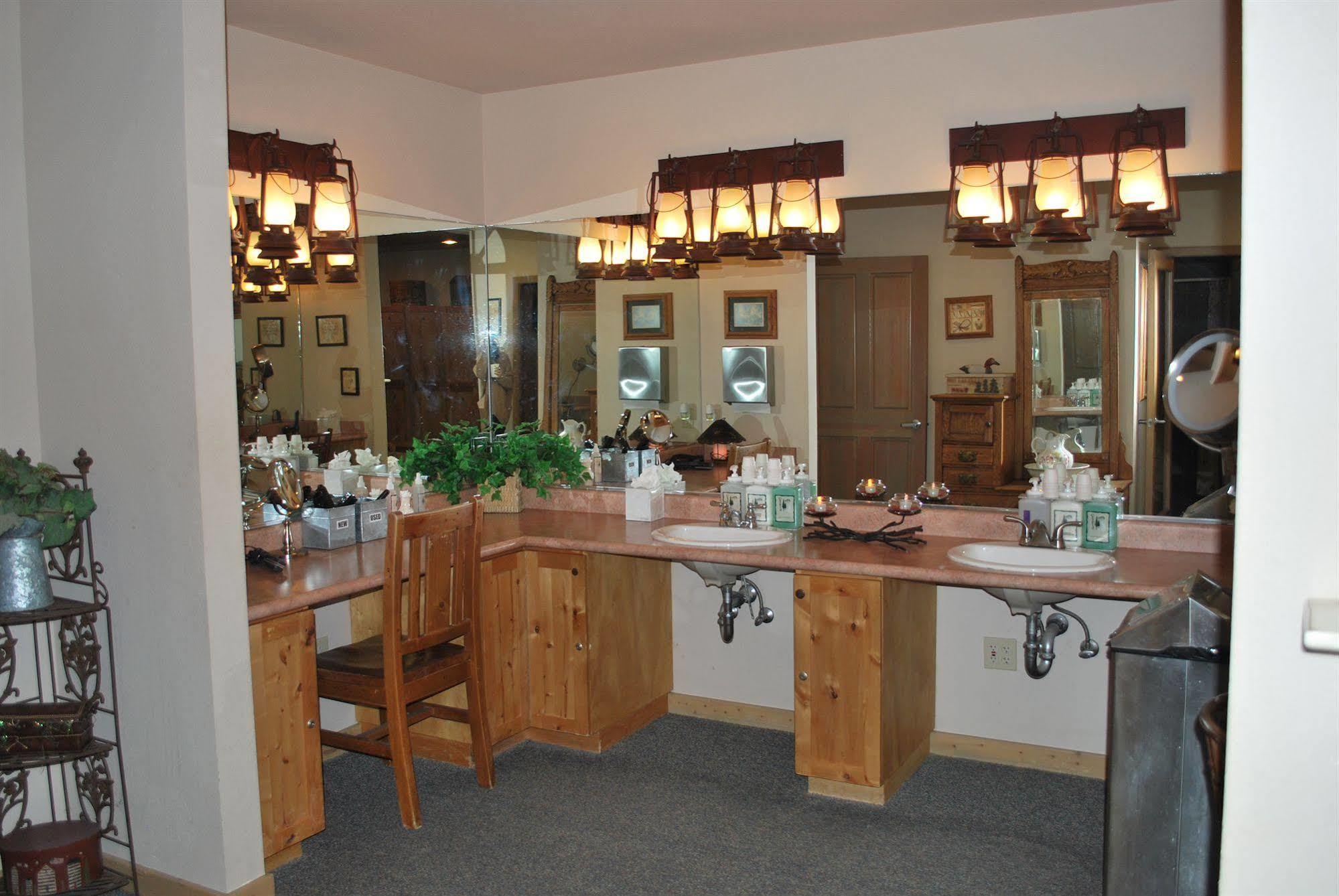 Double Eagle Resort And Spa June Lake Bagian luar foto